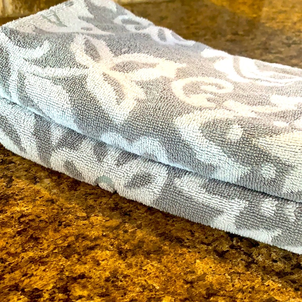 Matching hand towels (comes as a set)